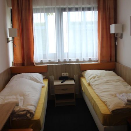 Airport-Hotel Zum Taubengrund Kelsterbach Extérieur photo