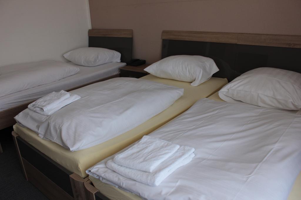 Airport-Hotel Zum Taubengrund Kelsterbach Extérieur photo