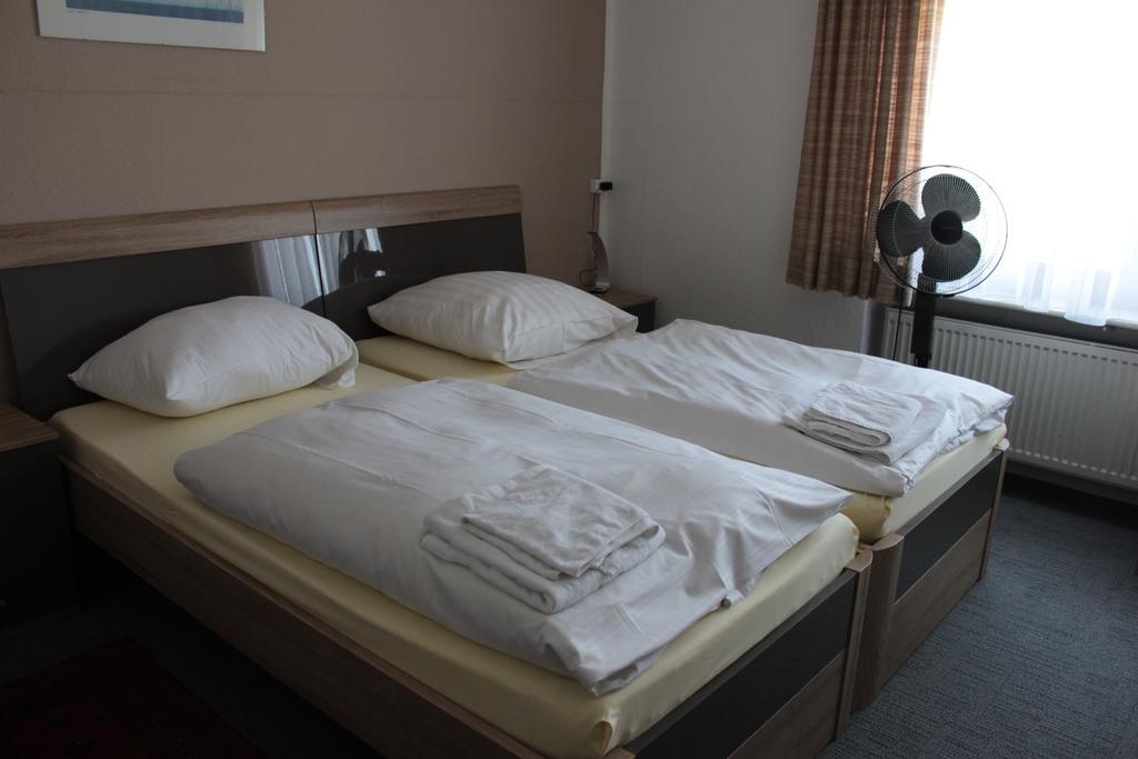 Airport-Hotel Zum Taubengrund Kelsterbach Chambre photo