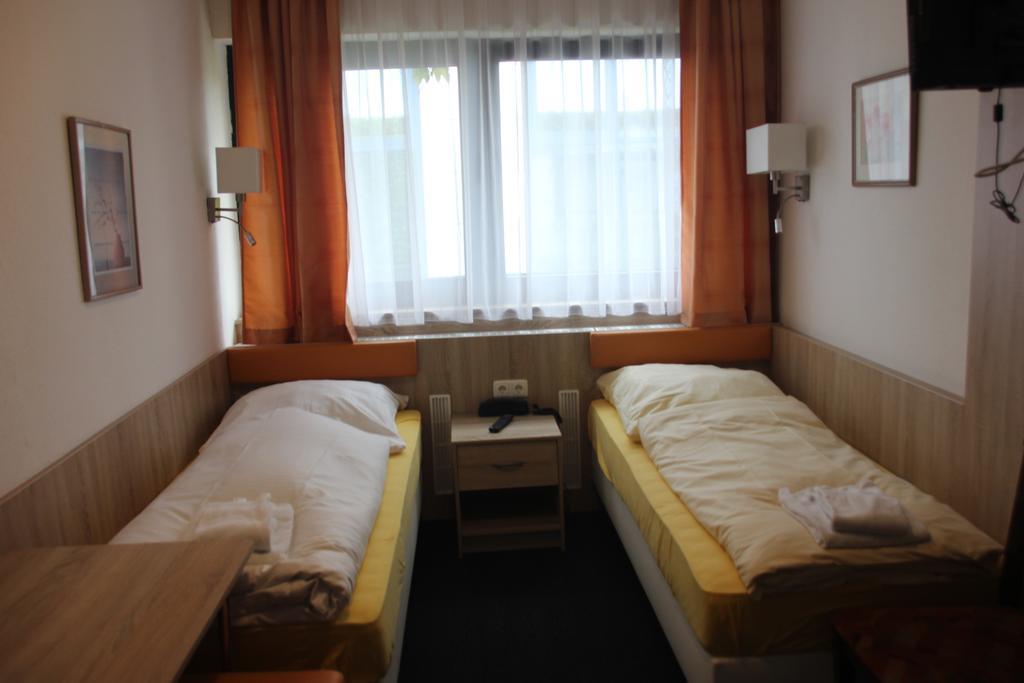 Airport-Hotel Zum Taubengrund Kelsterbach Extérieur photo