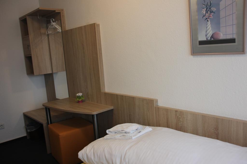 Airport-Hotel Zum Taubengrund Kelsterbach Extérieur photo