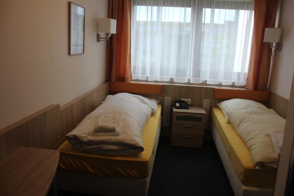 Airport-Hotel Zum Taubengrund Kelsterbach Extérieur photo