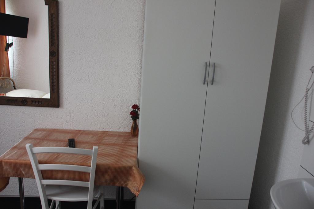 Airport-Hotel Zum Taubengrund Kelsterbach Extérieur photo