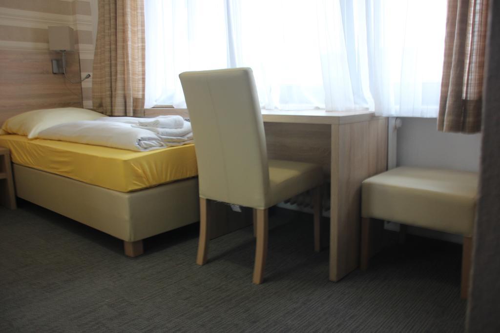 Airport-Hotel Zum Taubengrund Kelsterbach Extérieur photo