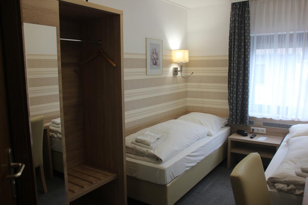 Airport-Hotel Zum Taubengrund Kelsterbach Extérieur photo