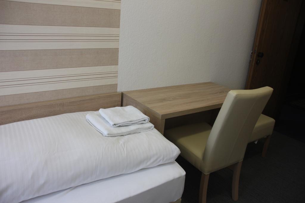 Airport-Hotel Zum Taubengrund Kelsterbach Extérieur photo