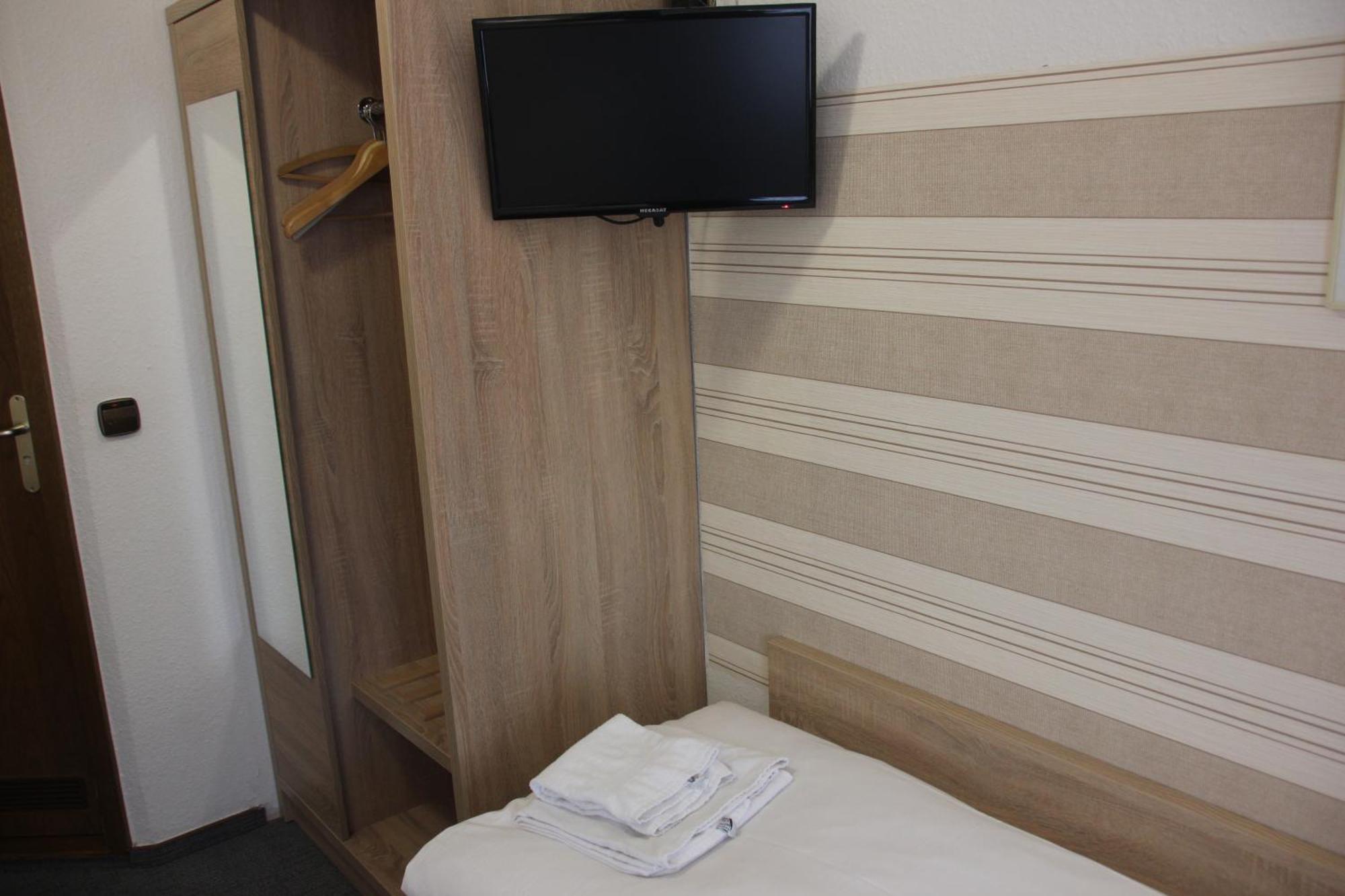 Airport-Hotel Zum Taubengrund Kelsterbach Extérieur photo