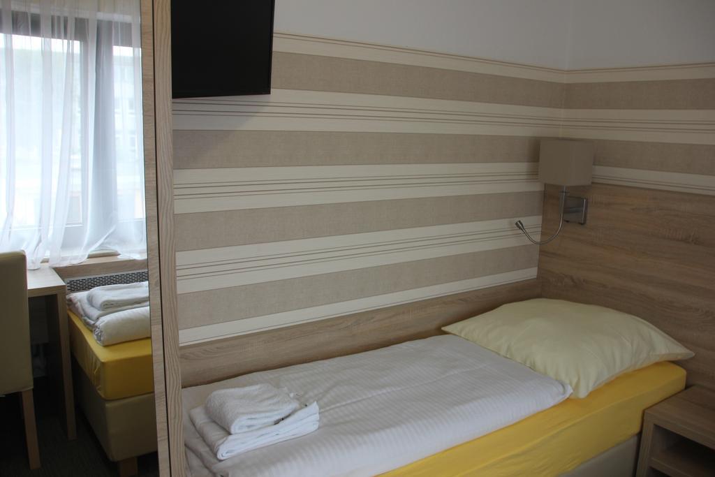 Airport-Hotel Zum Taubengrund Kelsterbach Extérieur photo