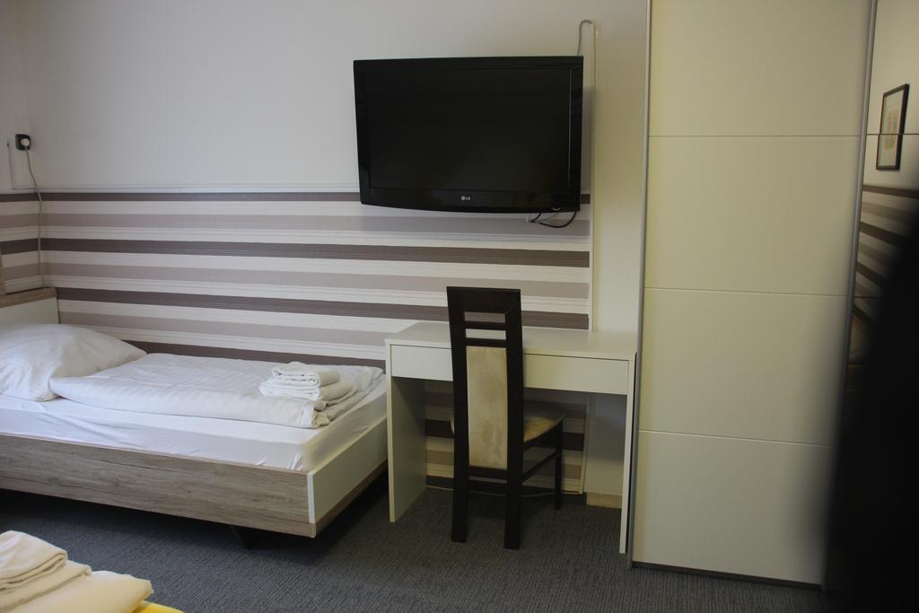 Airport-Hotel Zum Taubengrund Kelsterbach Extérieur photo