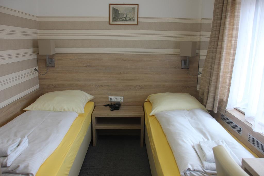 Airport-Hotel Zum Taubengrund Kelsterbach Extérieur photo