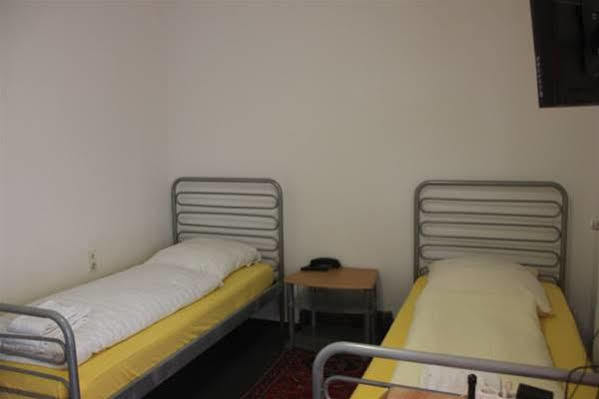 Airport-Hotel Zum Taubengrund Kelsterbach Extérieur photo